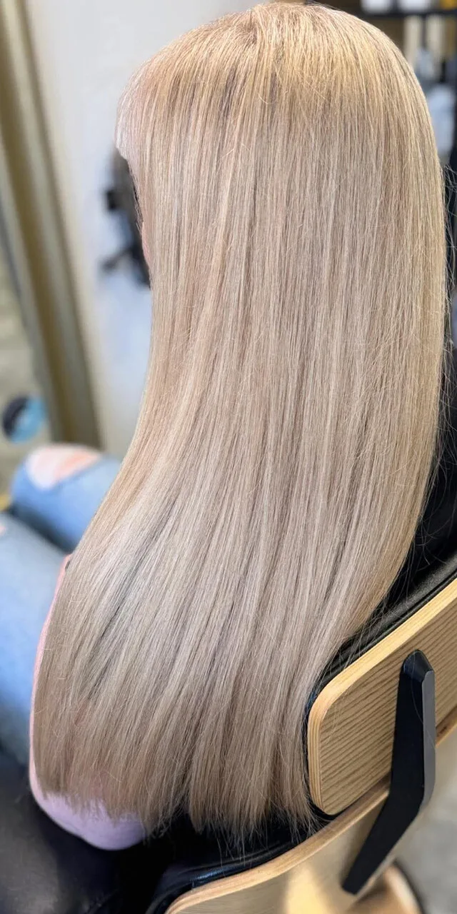 Po metamorfozie: chłodny beżowy blond, gładka tafla, Forever Beauty Gliwice